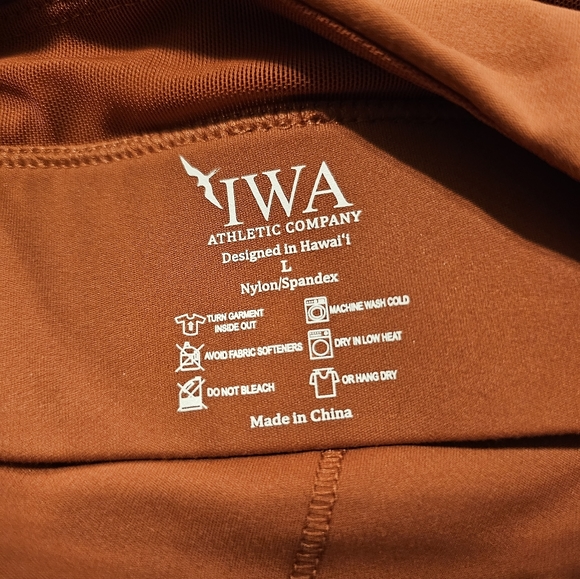 Iwa company Athletic top - Picture 3 of 3